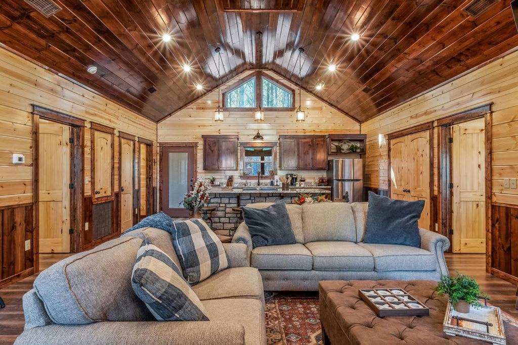 ברוקן בו Large Luxury 2Br Cabin W Hot Tub Double Trouble Was Designed For Fun Comfort And Memories Minutes From Buzzling Hochatown And Beautiful Beaver Bend State Park מראה חיצוני תמונה